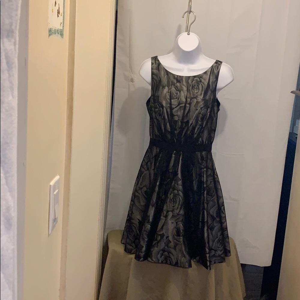 Jessica Simpson Sz6 Black/Silver Floral dress